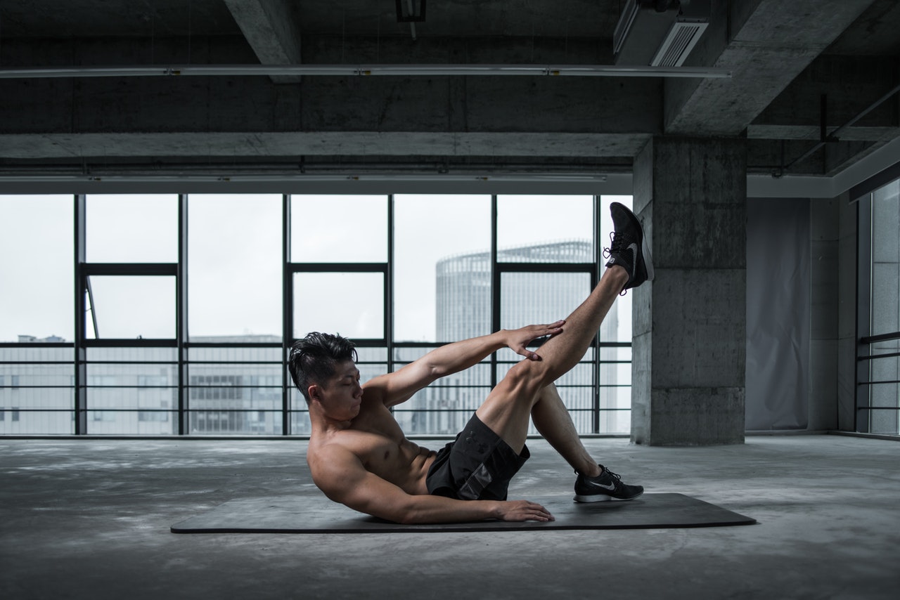 Active8me The TRUTH About Getting that Toned Look Man doing floor exercise